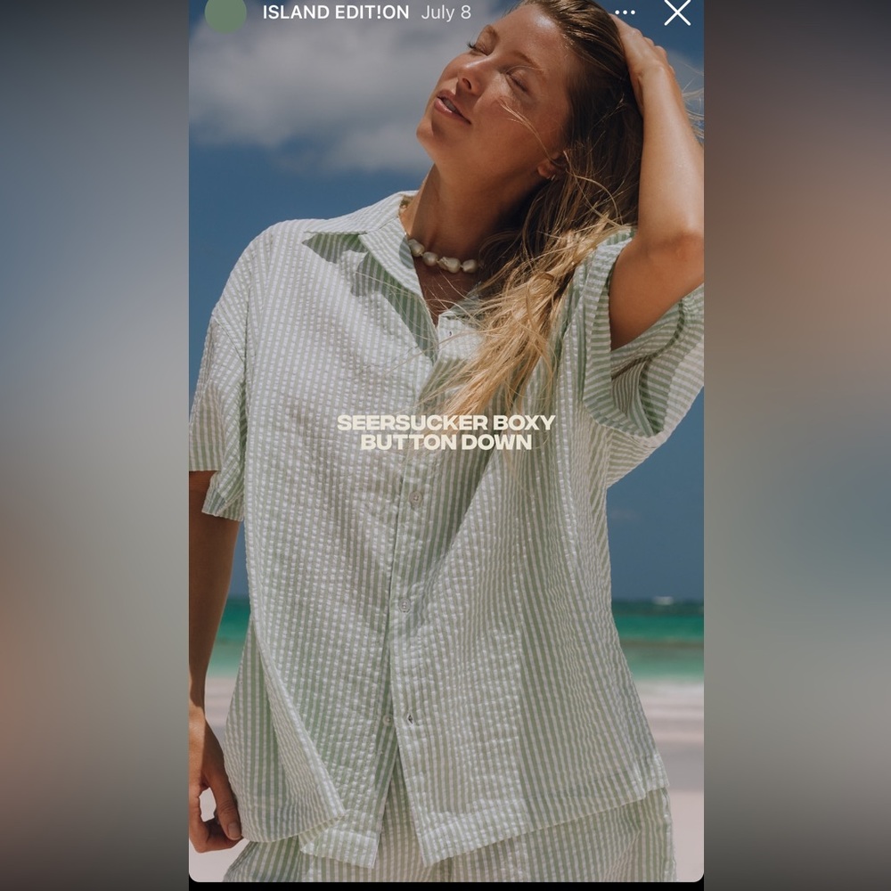 Boxy green seersucker button up !!